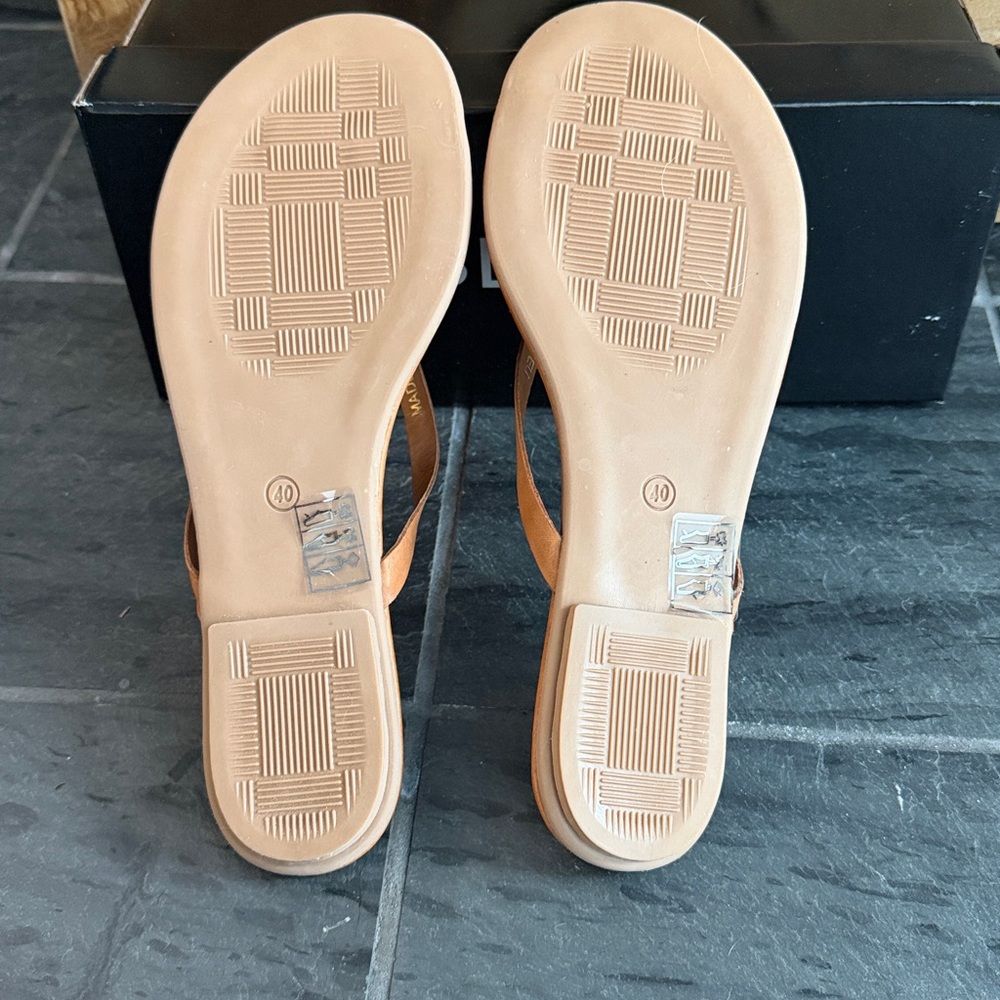 NIB! J/Slides Leather Flip Flop Sandals in cognac - Picture 3 of 5